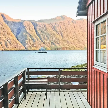 3 Bedroom Awesome Home In Måløy Maloy